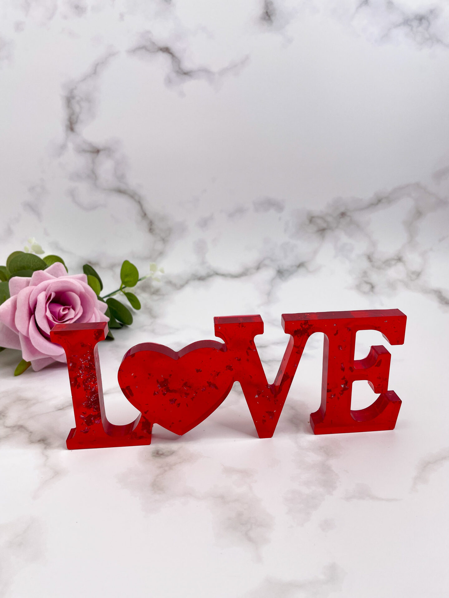 Mot décoratifs en résine - Love - rouge - idées cadeaux pour la saint valentin - boutique idées cadeaux - boutique en ligne - création française et artisanale.