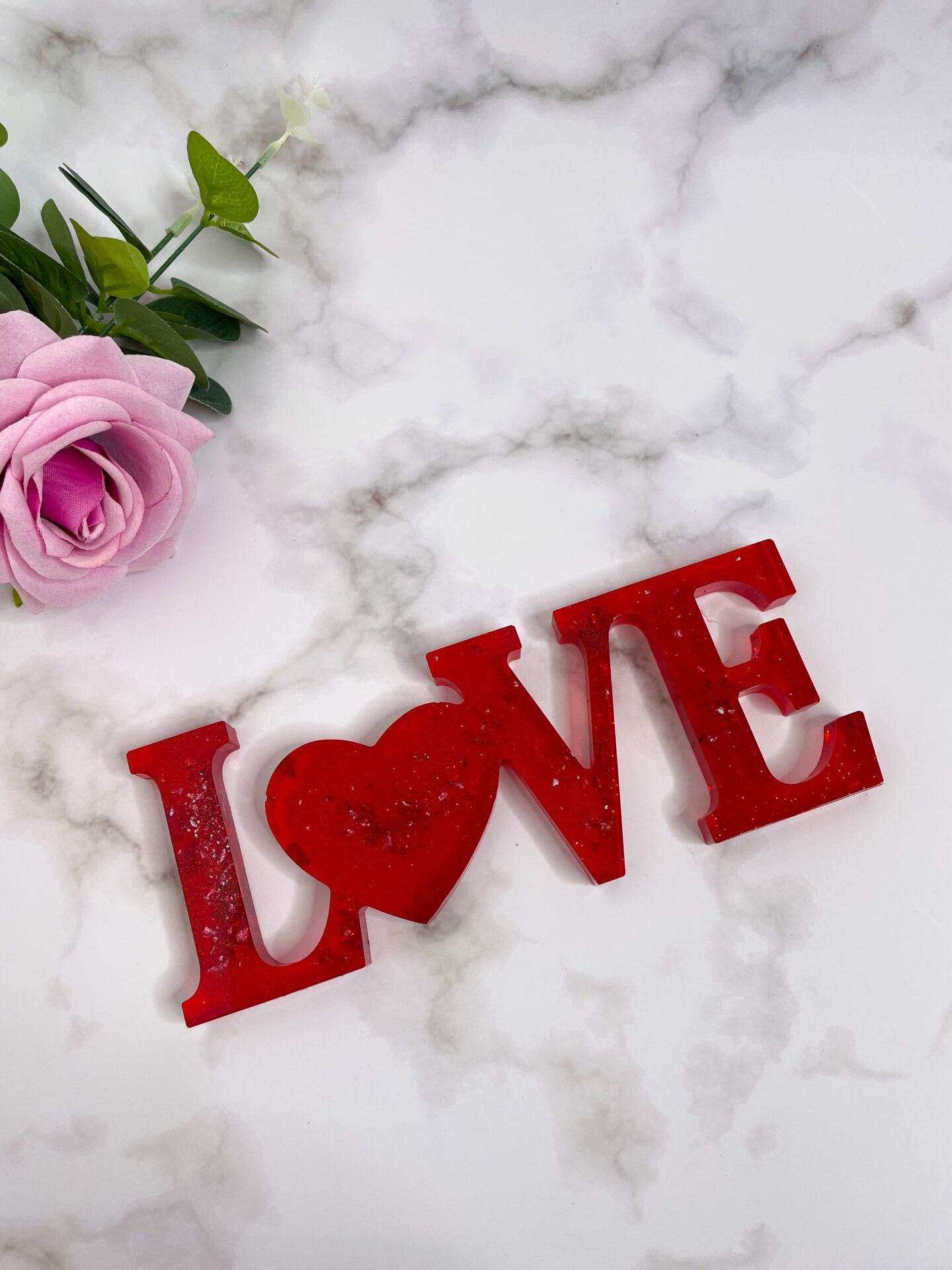 Mot décoratifs en résine - Love - rouge - idées cadeaux pour la saint valentin - boutique idées cadeaux - boutique en ligne - création française et artisanale.