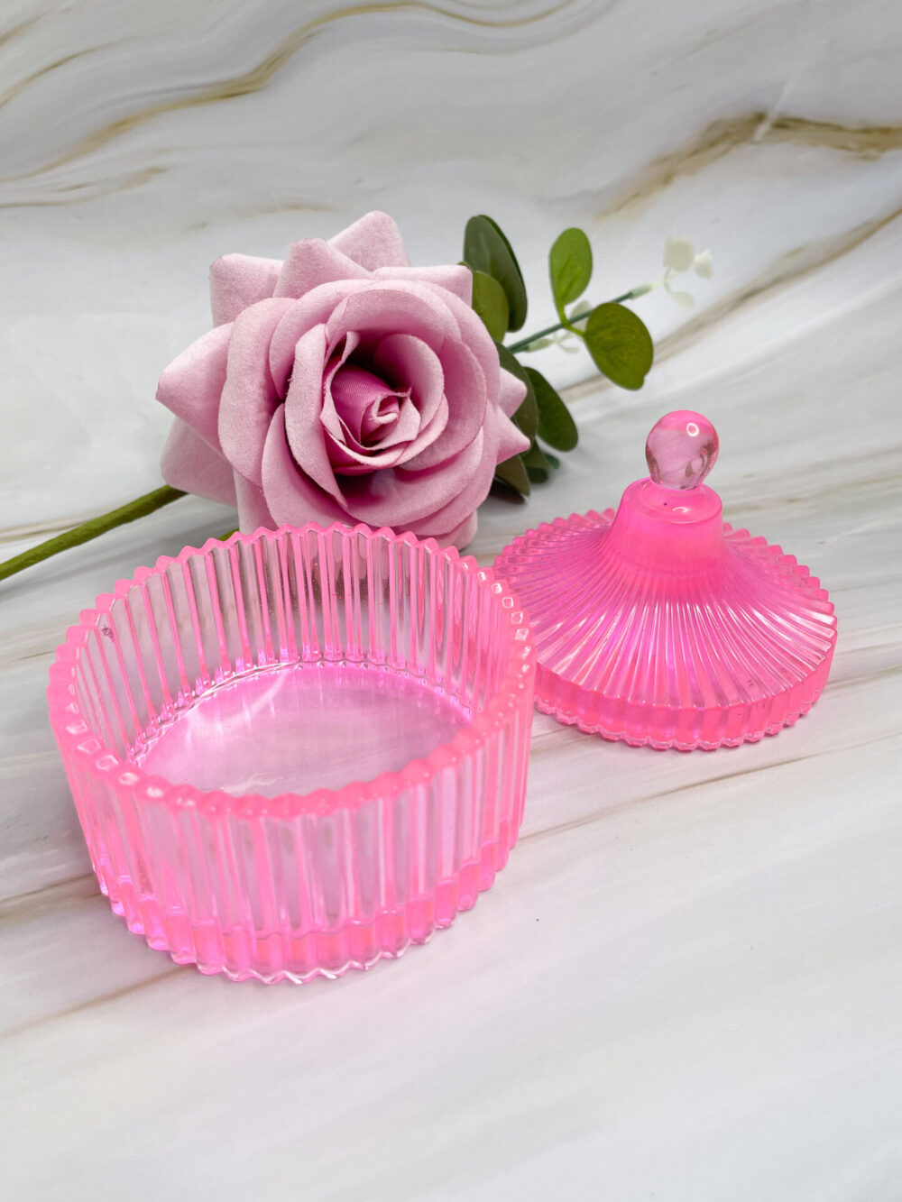 Boîte à bijou en résine avec couvercle - couleur rose fluo. Idées cadeaux - Boutique en ligne - boutique idées cadeaux - boutique en ligne - création française et artisanale.