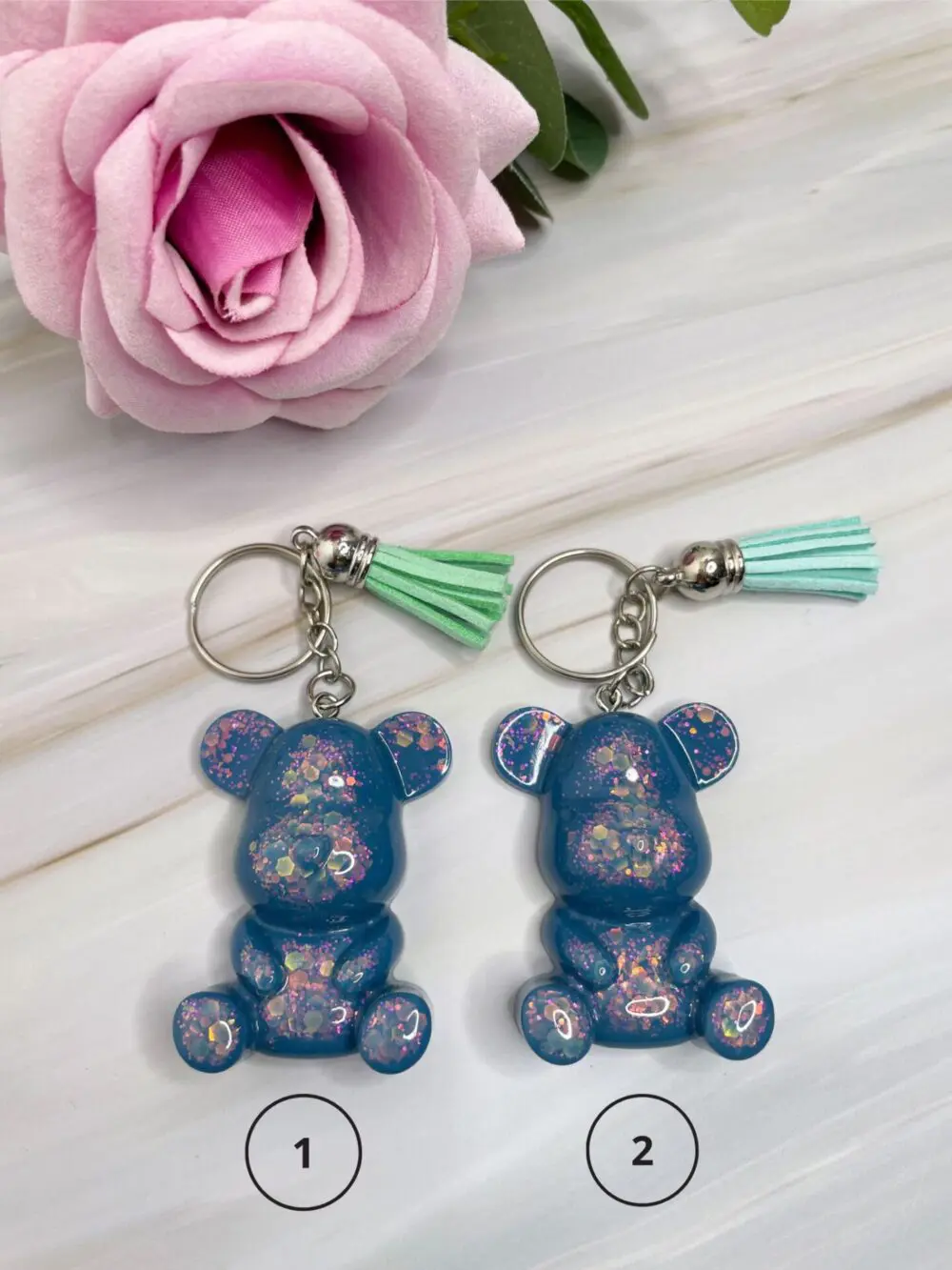 Porte clé en résine - idées cadeaux - boutique en ligne - Ourson bleu paillettes - boutique idées cadeaux - boutique en ligne - création française et artisanale.