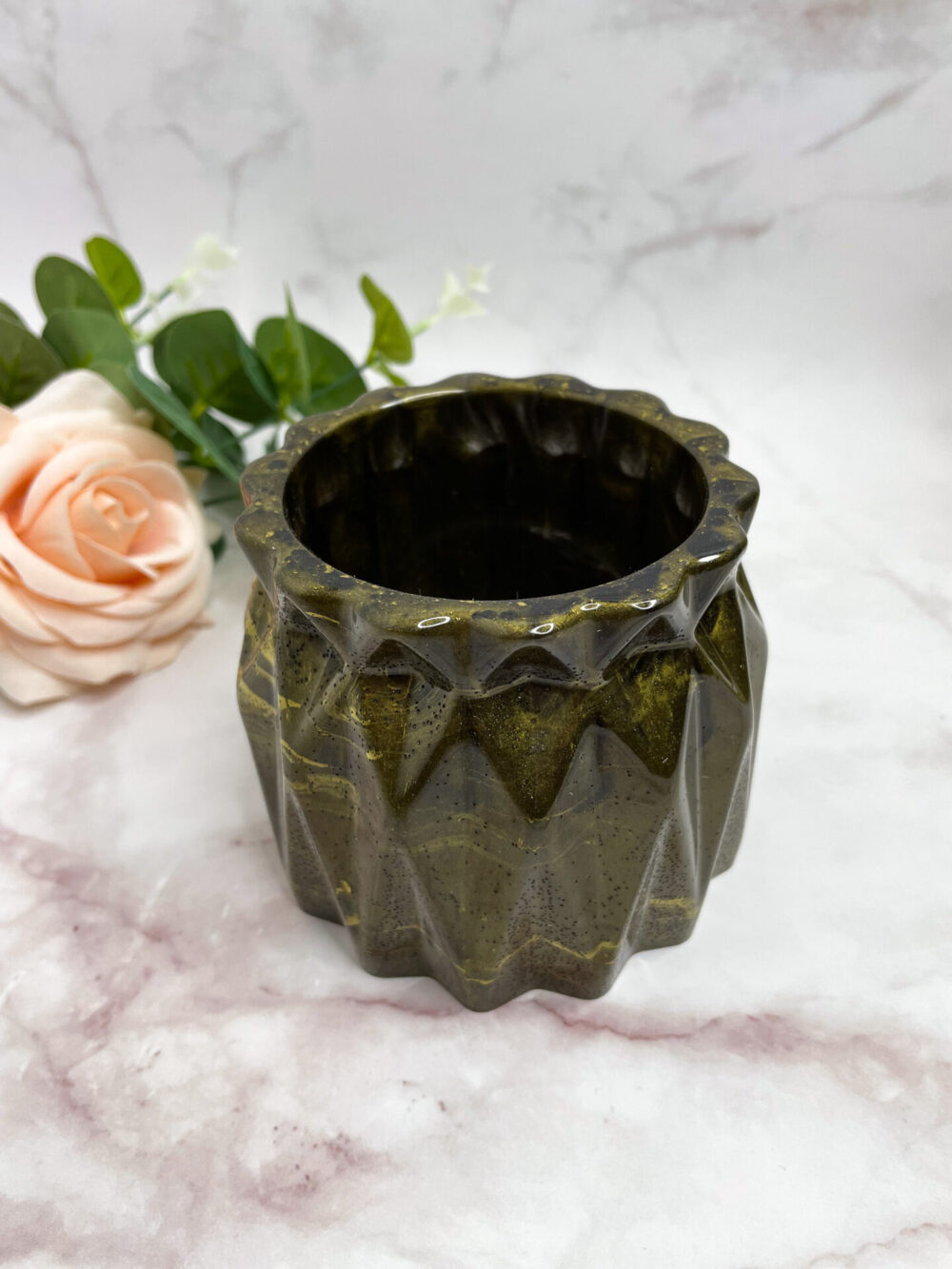 Pot en résine bronze doré - boutique en ligne - boutique idées cadeaux - boutique en ligne - création française et artisanale.