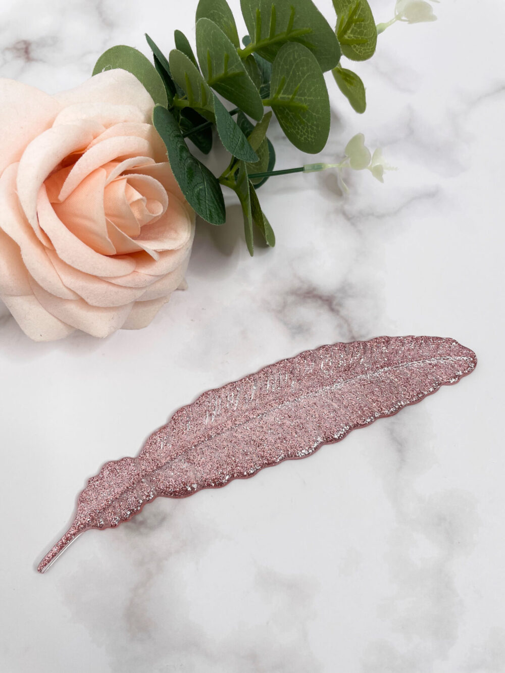 Marque page plume rose paillette - Boutique en ligne d'idées cadeau et de décoration