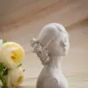 Statue figurine Buste femme gris clair Jesmonite - boutique idées cadeaux et décoration - boutique en ligne - création française et artisanale.