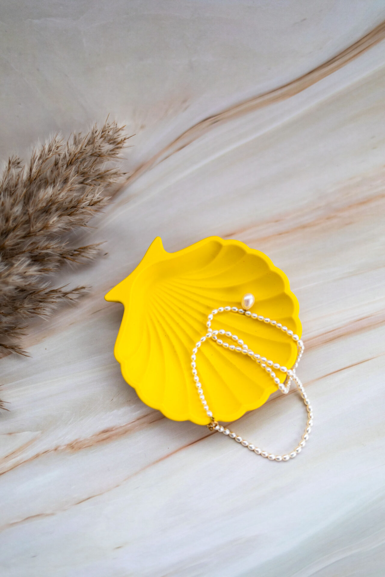 Coupelle Coquillage bijoux jaune jesmonite - Boutique en ligne d'idées cadeau et de décoration - Jesmonite - résine Vide poche coquillage - Jaune