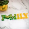 Mot décoratif - FAMILY - Vert doré paillette - Boutique en ligne d'idées cadeau et de décoration