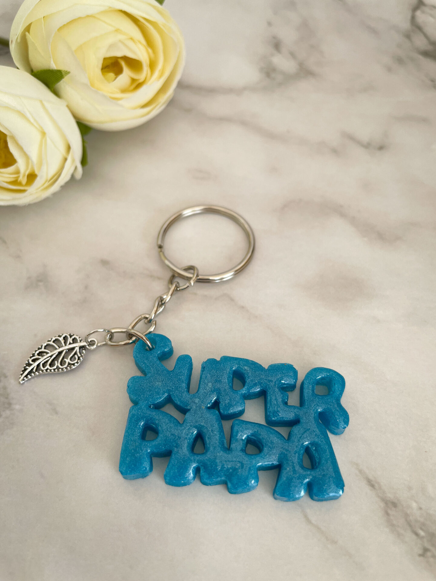 Porte clé mot - Super papa bleu plume - Boutique en ligne d'idées cadeau et de décoration