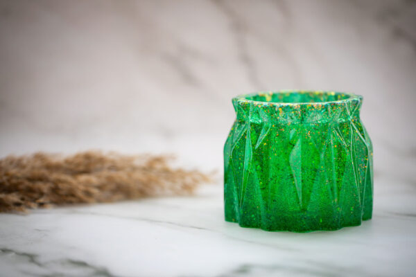 Pot (crayon fleurs maquillage) vert paillettes - Boutique en ligne d'idées cadeau et de décoration - 7 différences entre la résine et le Jesmonite