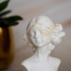Statue femme fleurs - blanc doré Jesmonite - boutique idées cadeaux et décoration - boutique en ligne - création française et artisanale.