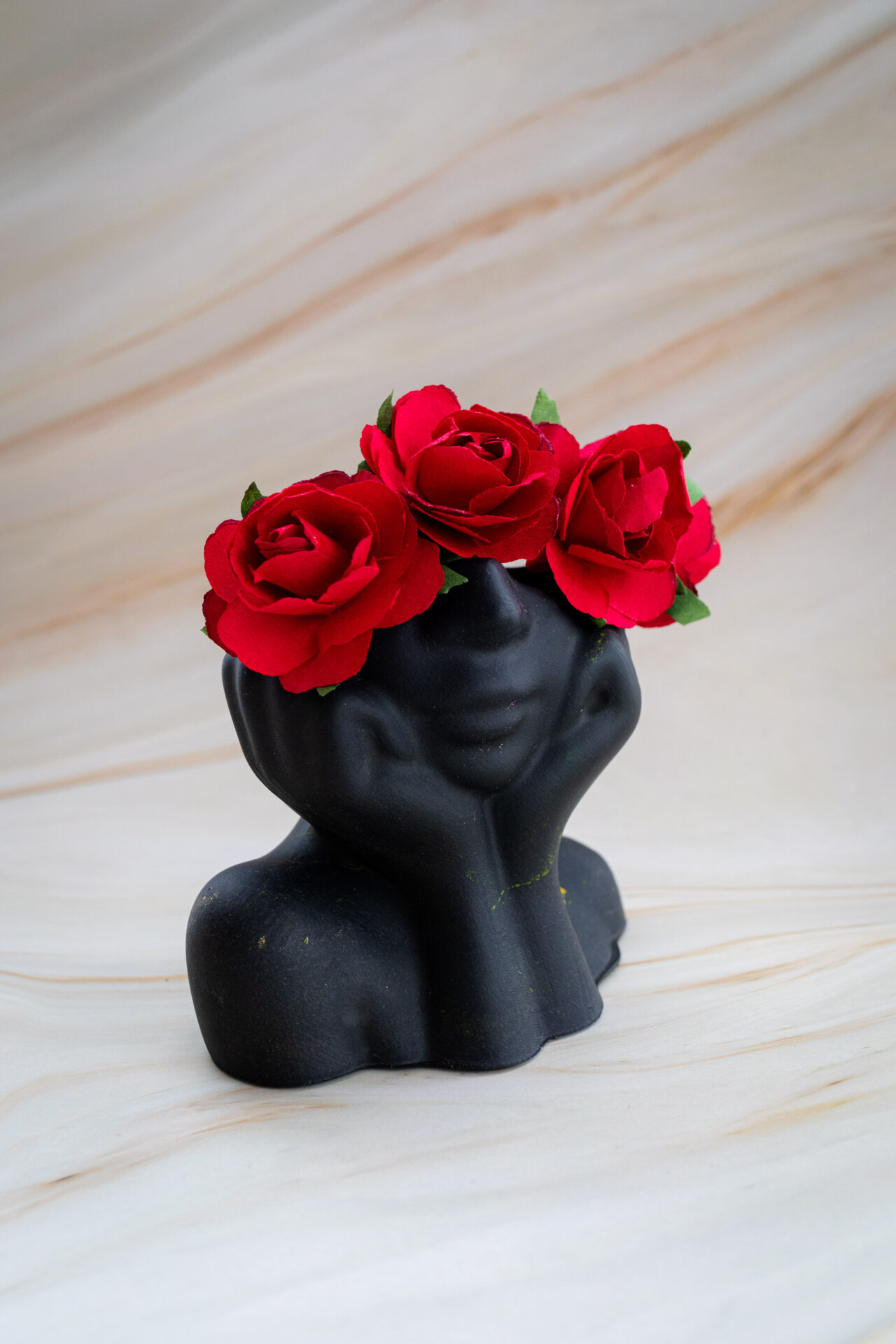 Vase buste femme - noir doré - Boutique en ligne d'idées cadeau et de décoration en jesmonite et en résine