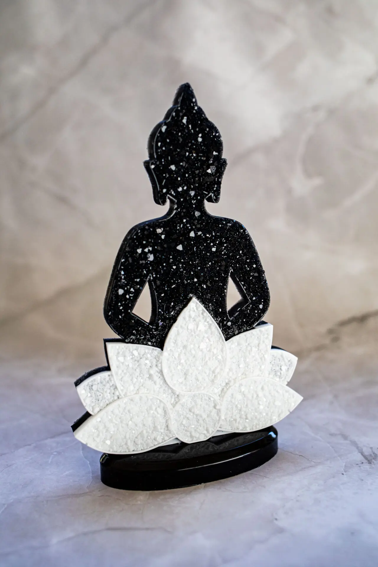 Buddha diamant noir blanc - Boutique en ligne d'idées cadeau et de décoration résine jesmonite badges et stickers