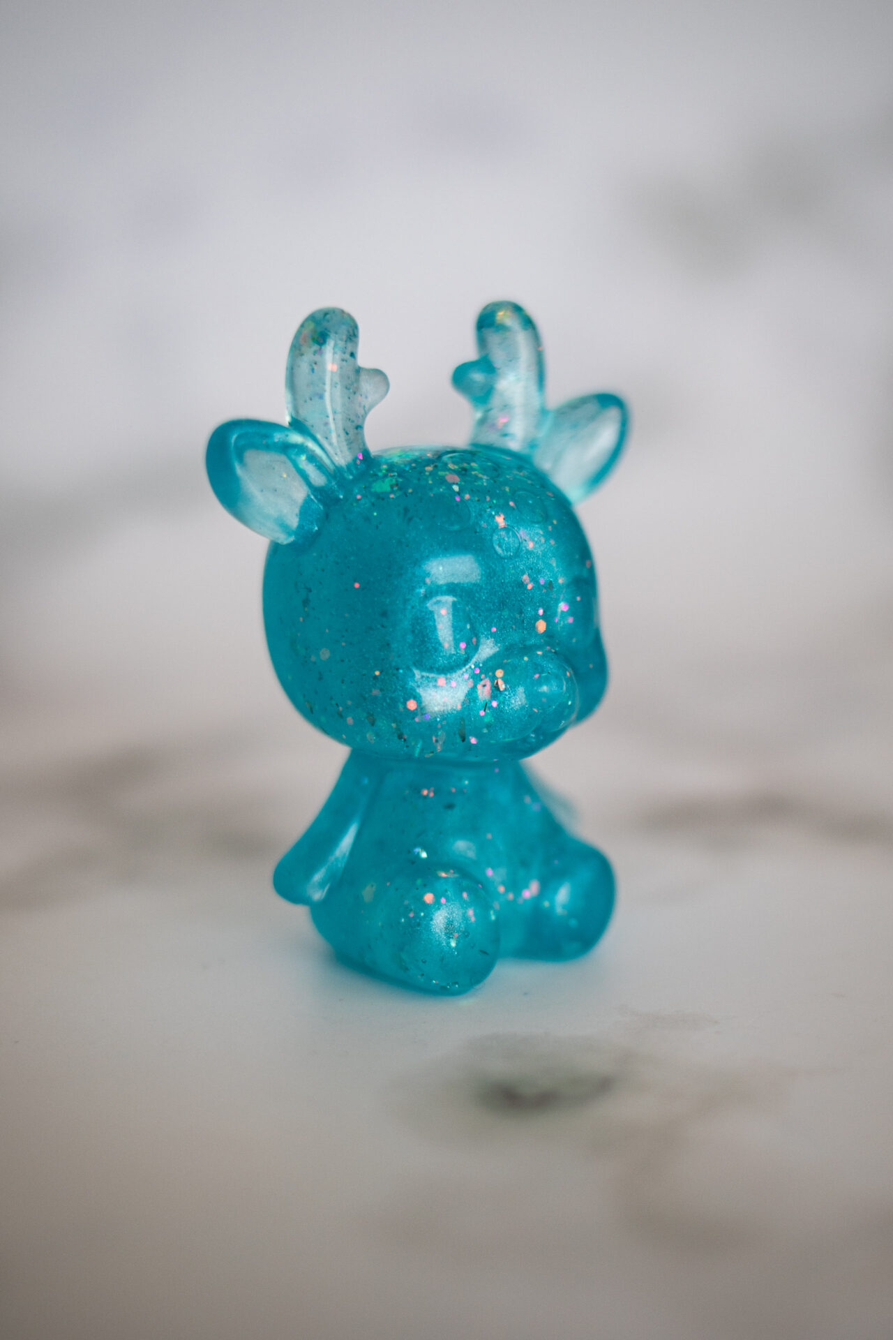 Figurine cerf bleu paillette - boutique idées cadeaux - boutique en ligne - création française et artisanale.