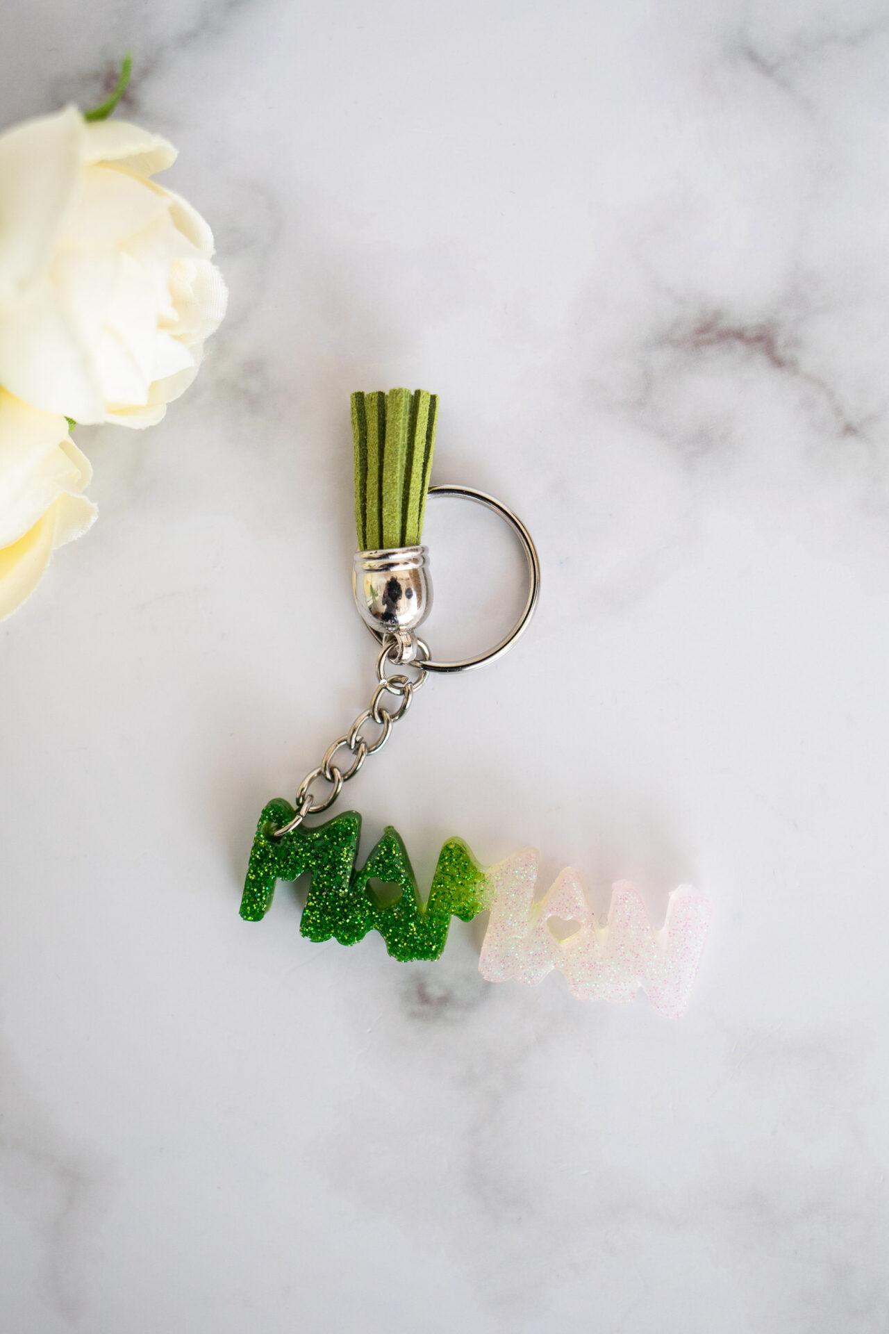 Porte clé mot MAMAN vert blanc - Boutique en ligne d'idées cadeau et de décoration