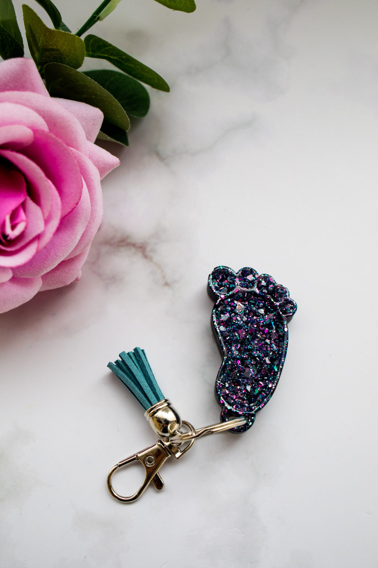 Porte clé pied bébé effet diamant noir paillette - Boutique en ligne d'idées cadeau et de décoration pour la fête des mères ou pour un anniversaire