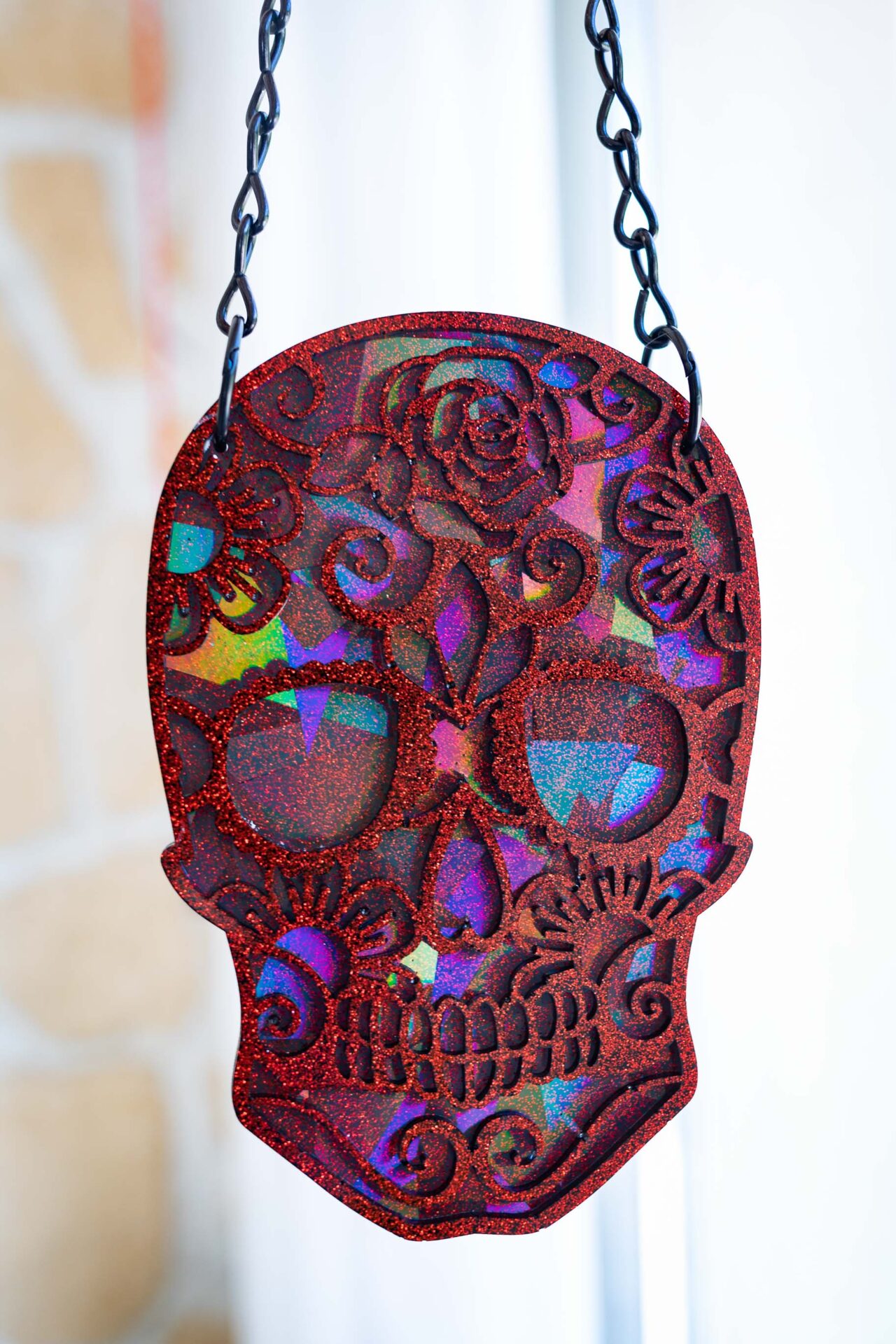 Suspension skull crâne holographique - Rouge paillette - Boutique en ligne d'idées cadeau et de décoration pour la fête des mères ou pour un anniversaire