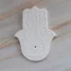 Support encens Hamsa main - blanc - Boutique en ligne d'idées cadeau et de décoration en Jesmonite et/ou en résine - cadeaux fêtes des mères, fêtes des pères, anniversaire, cadeaux enfants - cadeaux pour adolescents - fabrication artisanales - création originale et française