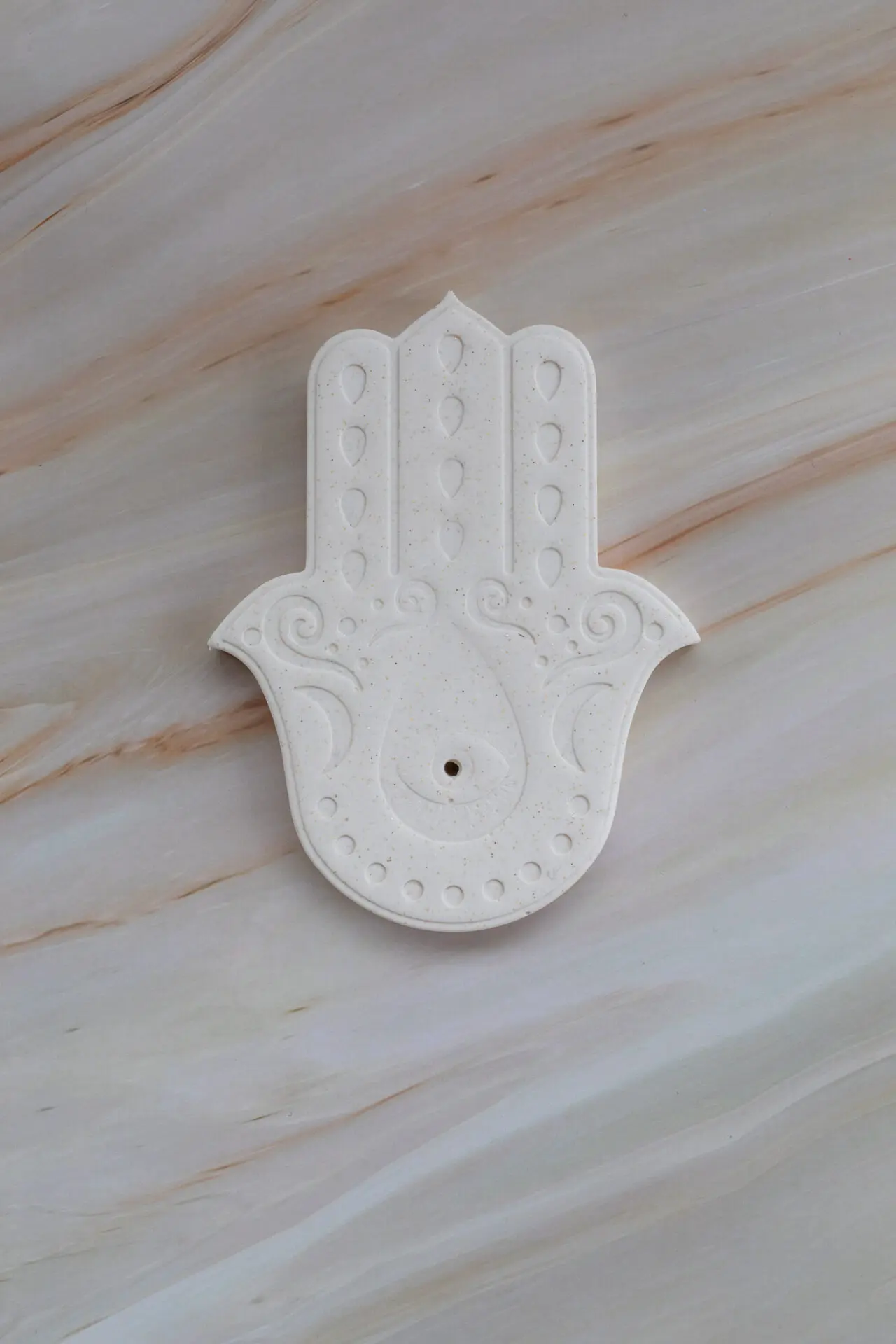 Support encens Hamsa main - blanc - Boutique en ligne d'idées cadeau et de décoration en Jesmonite et/ou en résine - cadeaux fêtes des mères, fêtes des pères, anniversaire, cadeaux enfants - cadeaux pour adolescents - fabrication artisanales - création originale et française