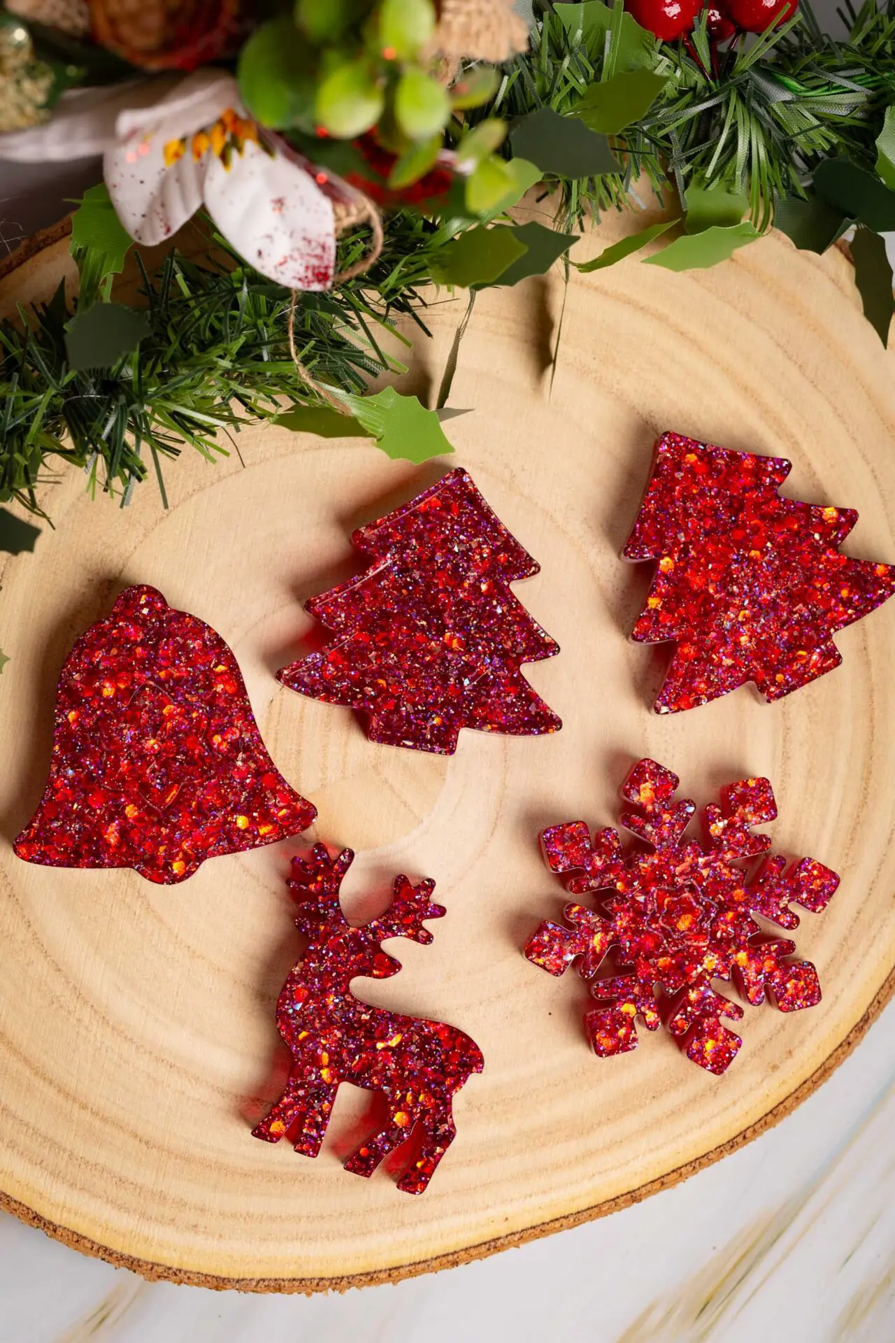 Lot de 5 mini décorations de table Noël- Rouge paillettes - Boutique en ligne d'idées cadeaux et de décoration pour la fête des mères, la fêtes des pères ou pour un anniversaire enfant ou adulte, pour les fêtes de Noël ou pour tout autre occasion