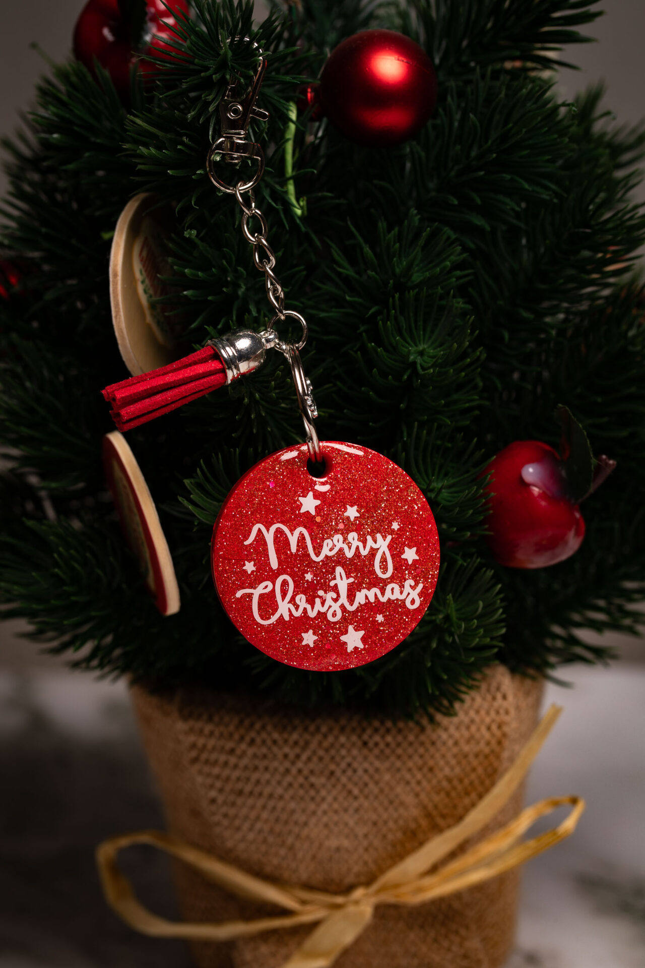 Porte clé avec inscription "Joyeux Noël" rouge - Boutique en ligne d'idées cadeaux et de décoration pour la fête des mères, la fêtes des pères ou pour un anniversaire enfant ou adulte, pour les fêtes de Noël ou pour tout autre occasion
