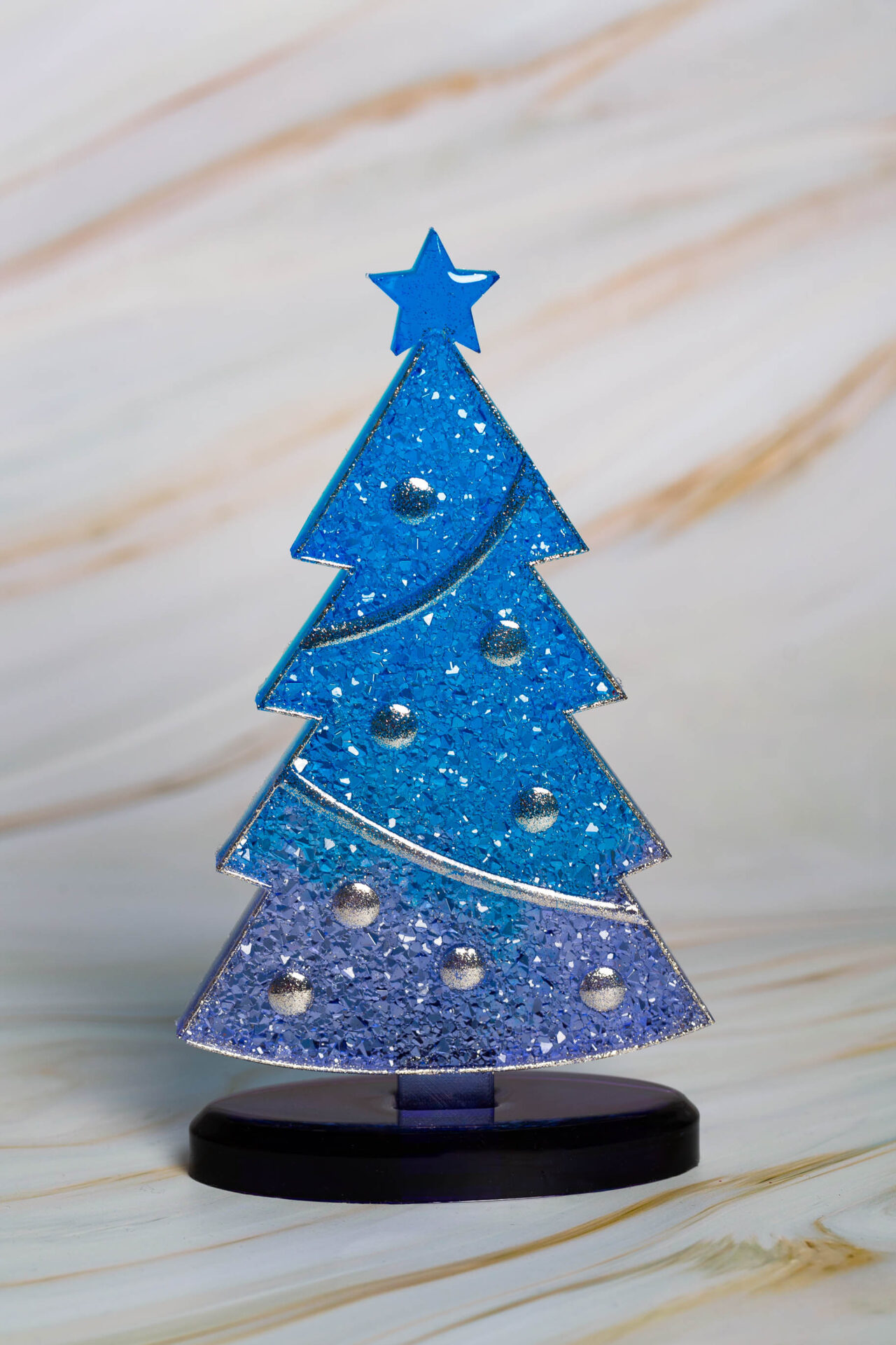 Décoration de Noël - Sapin de Noël à poser sur la table - Bleu mauve argenté - Boutique en ligne d'idées cadeaux et de décoration pour la fête des mères, la fêtes des pères ou pour un anniversaire enfant ou adulte, pour les fêtes de Noël ou pour tout autre occasion