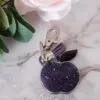 Boutique en ligne d'idées cadeaux et de décoration pour la fête des mères, la fêtes des pères ou pour un anniversaire enfant ou adulte, pour les fêtes de Noël ou pour tout autre occasion Porte-clés diamant pomme - Résine - Mauve