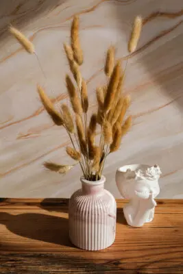 Boutique en ligne française de décoration pour la maison, fabrication artisanale, idées cadeaux, ecofriendly, design, handmade, homedecor, céramique et Jesmonite. Idées cadeaux pour la fête des mères, fête des pères, anniversaires, cadeaux enfants, cadeaux de Noël et fêtes de fin d’année. Boutique en ligne originale située en France en Haute-Savoie. Créations en Jesmonite et eco-friendly. Décoration minimaliste - décoration épurée - décoration fait main – artisanale Vase Agnès - vase côtelé en jesmonite