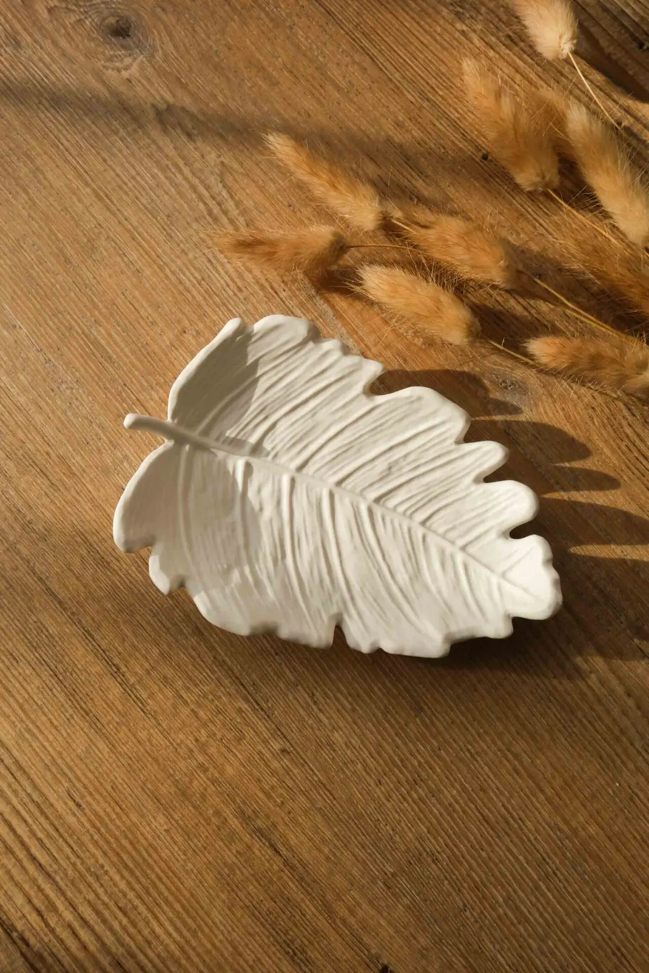 Boutique en ligne française de décoration pour la maison, fabrication artisanale, idées cadeaux, ecofriendly, design, handmade, homedecor, céramique et Jesmonite. Idées cadeaux pour la fête des mères, fête des pères, anniversaires, cadeaux enfants, cadeaux de Noël et fêtes de fin d’année. Boutique en ligne originale située en France en Haute-Savoie. Créations en Jesmonite et eco-friendly. Décoration minimaliste - décoration épurée - décoration fait main – artisanale vide poche petite feuille