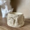 Boutique en ligne française de décoration pour la maison, fabrication artisanale, idées cadeaux, ecofriendly, design, handmade, homedecor, céramique et Jesmonite. Idées cadeaux pour la fête des mères, fête des pères, anniversaires, cadeaux enfants, cadeaux de Noël et fêtes de fin d’année. Boutique en ligne originale située en France en Haute-Savoie. Créations en Jesmonite et eco-friendly. Décoration minimaliste - décoration épurée - décoration fait main – artisanale Bougeoir d'hiver en jesmonite - snow town pour chauffe plat - cadeaux de noël